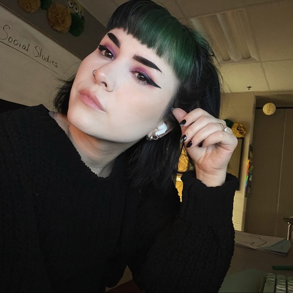 Meet your Posher, Elizabeth - Picture 1 of 1